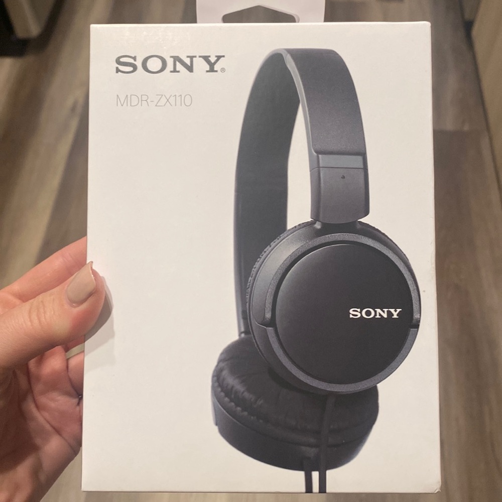 Sony wired headphones- NWT